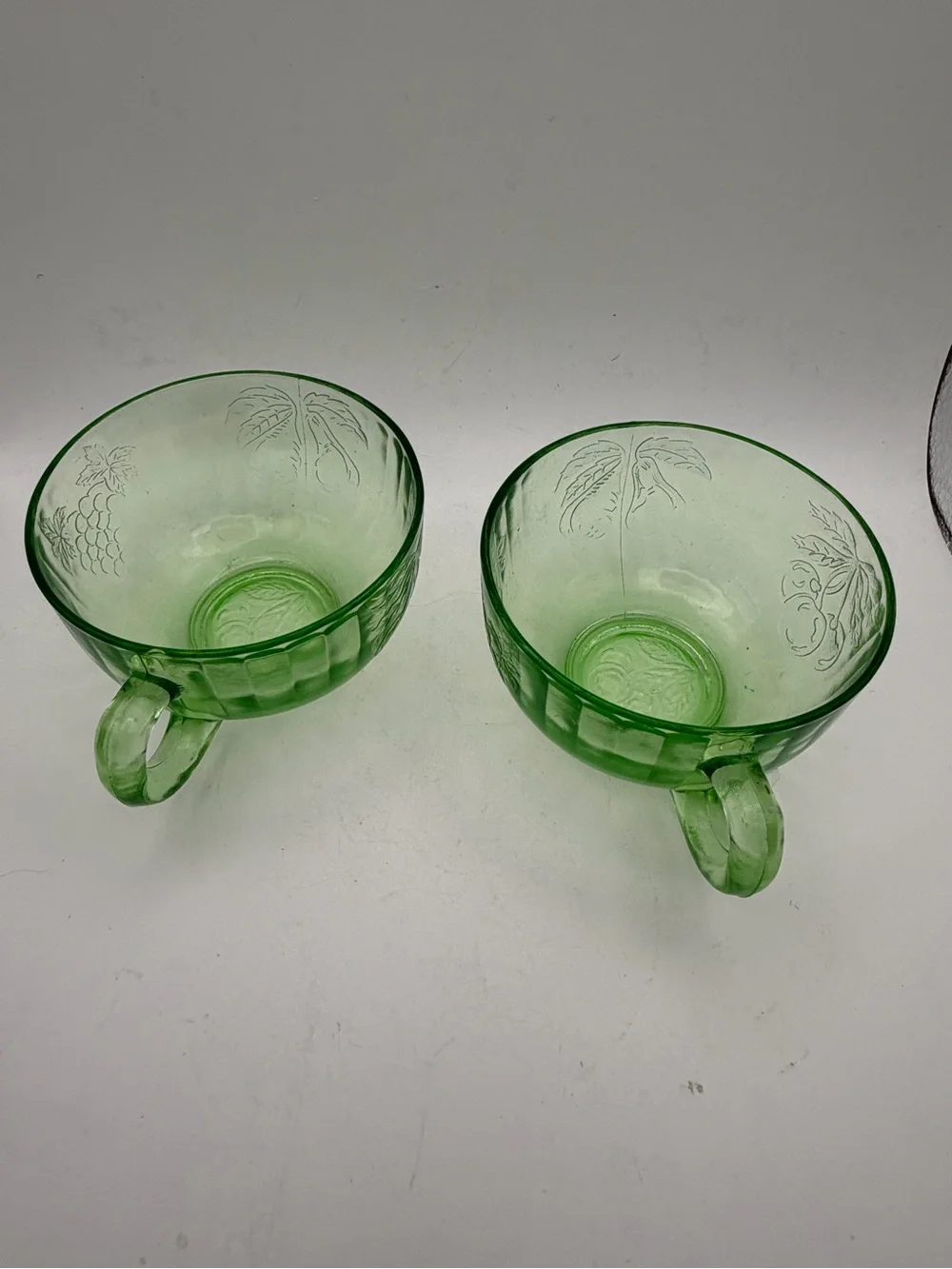 VTG 30’s uranium/depression glass teacups